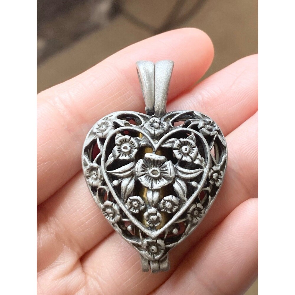 Heart shape pet memorial ash picture frame pendant